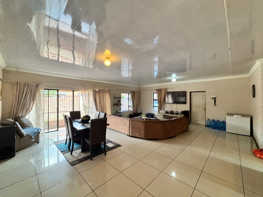 4 Bedroom Property for Sale in Mooivallei Park North West